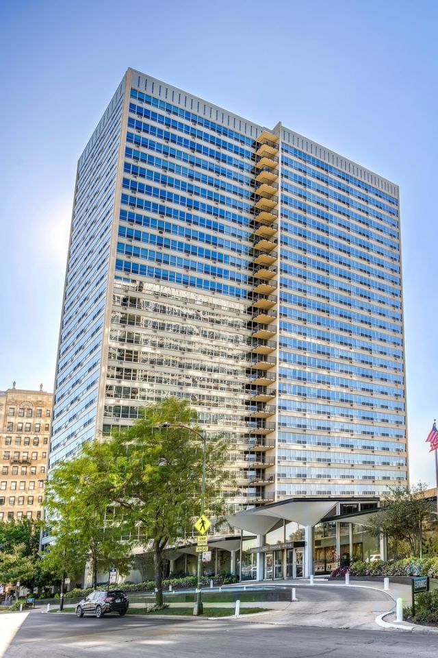 3550 N Lake Shore Drive, Unit 2224, Chicago, IL 60657 Main Photo