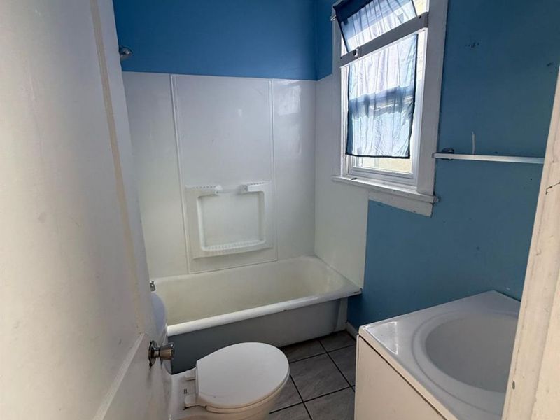 2438 Duck Creek Road, Cincinnati, OH 45212 Photo 8