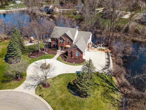 13000 Riviera , South Lyon, MI 48178