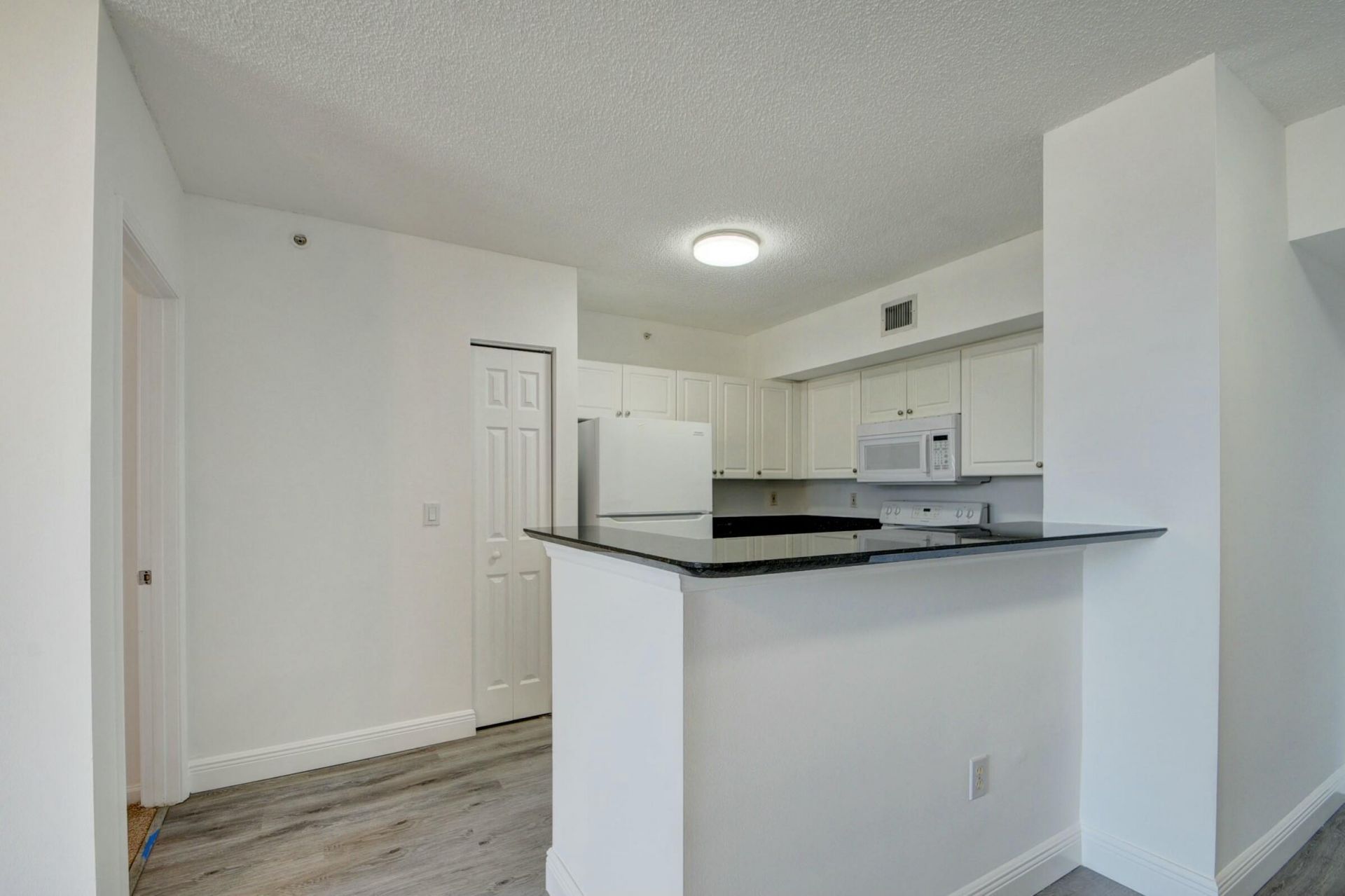 651 Okeechobee Boulevard, Unit 809, West Palm Beach, FL 33401 Photo