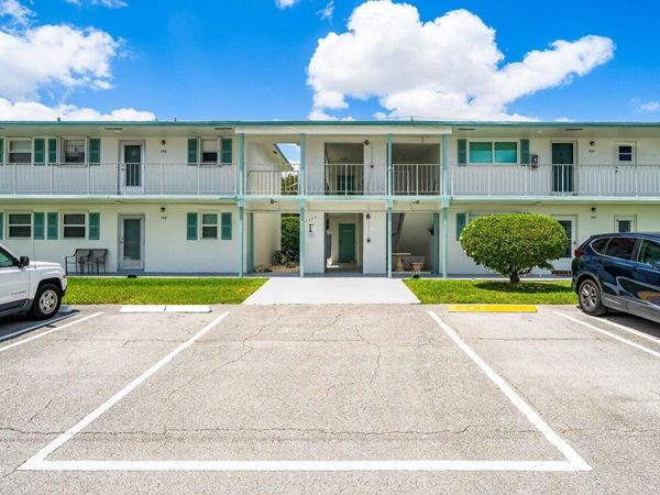 1117 Lake Terrace, Unit 207, Boynton Beach, FL 33426