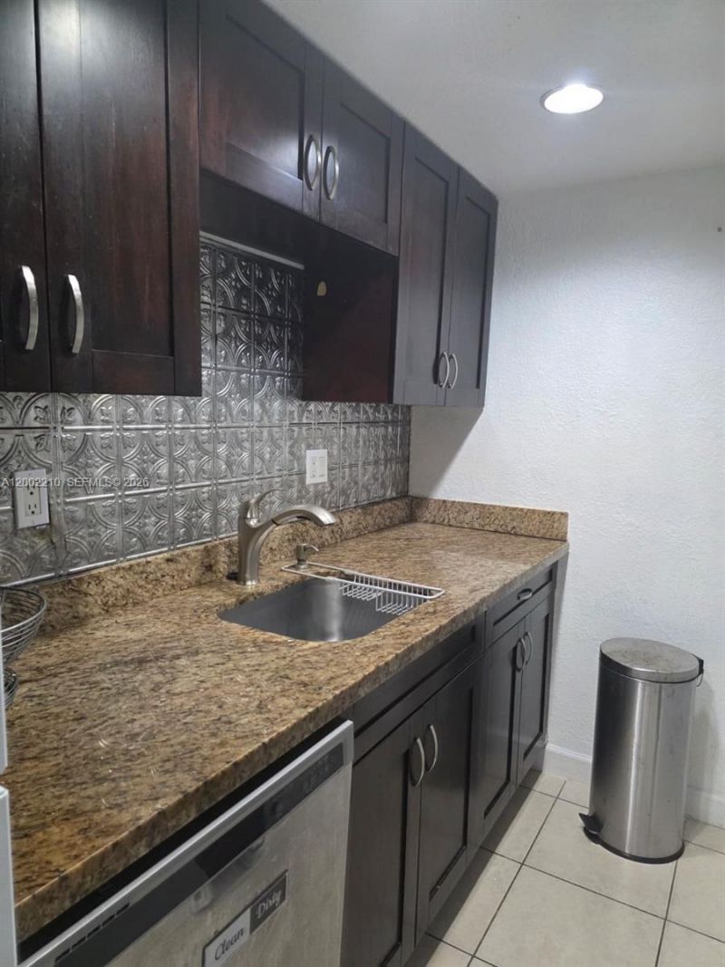 5055 NW 7th St, Unit 602, Miami, FL 33126 Photo