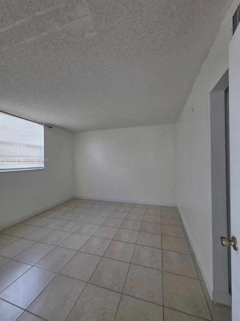 5055 NW 7th St, Unit 602, Miami, FL 33126 Photo