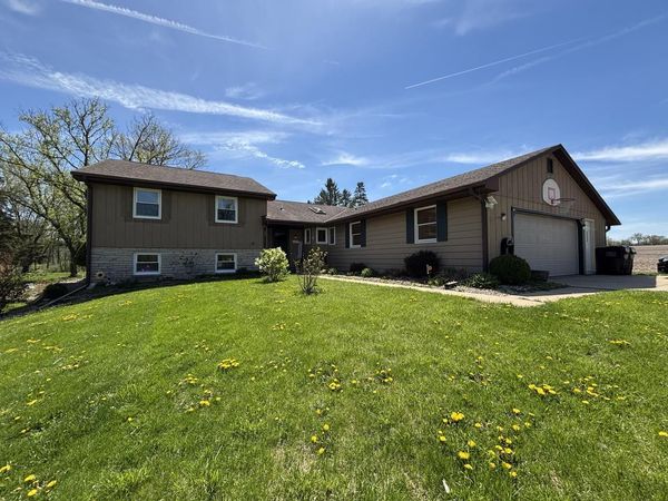 3377 N HACKBARTH ROADS, Janesville, WI 53548