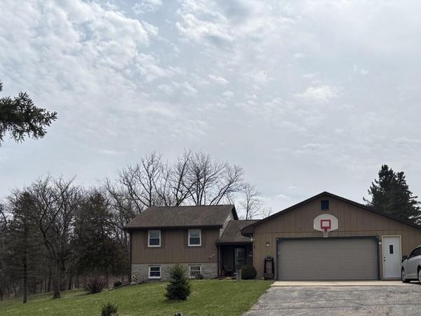 3377 N HACKBARTH ROADS, Janesville, WI 53548