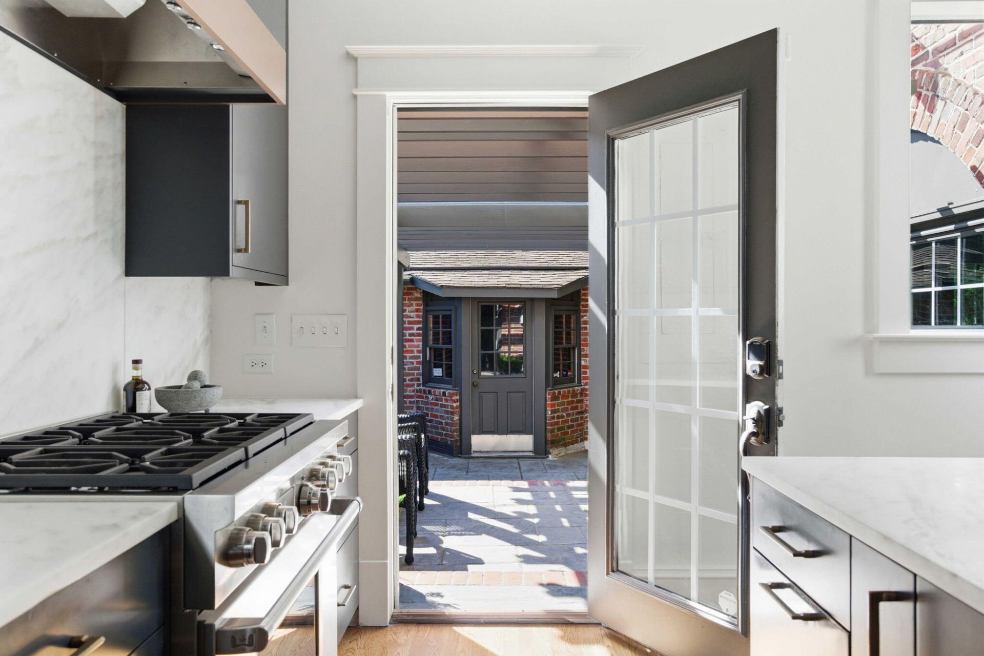 56 Parkwood Avenue Photo 20