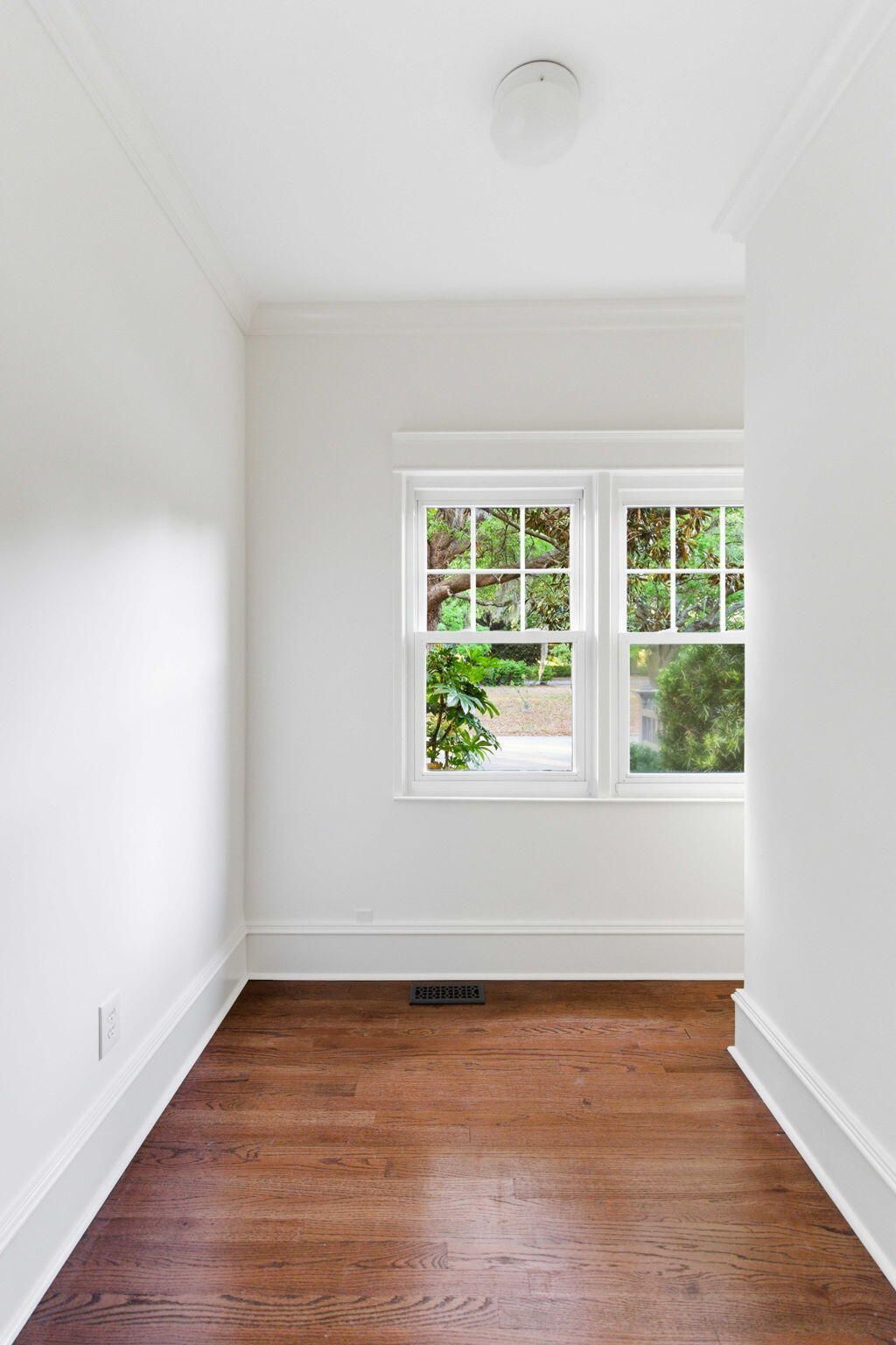 56 Parkwood Avenue Photo 24