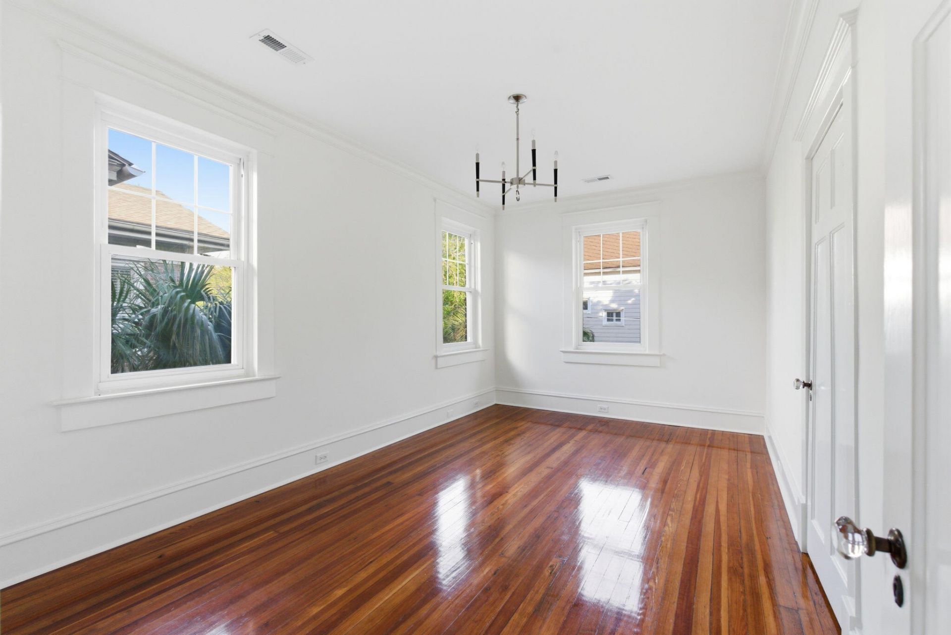 56 Parkwood Avenue Photo 33