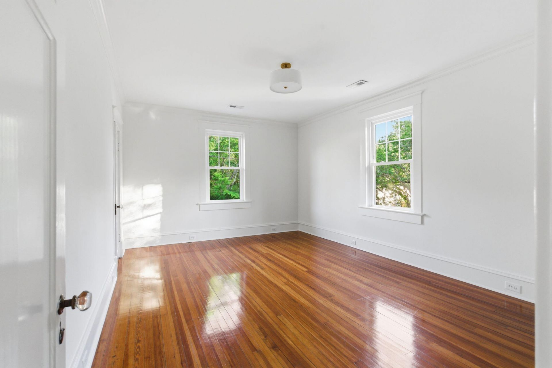 56 Parkwood Avenue Photo 36