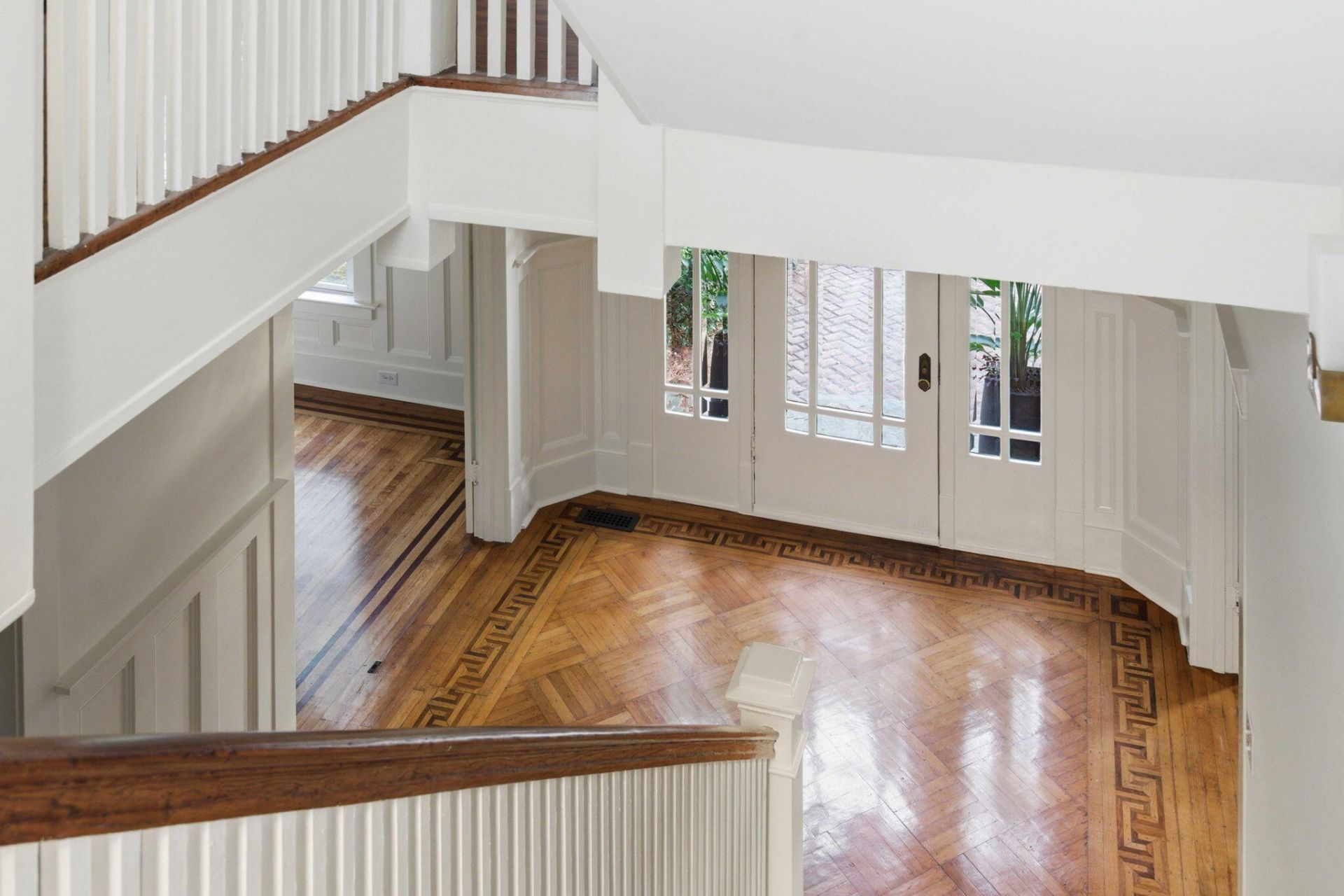 56 Parkwood Avenue Photo 4