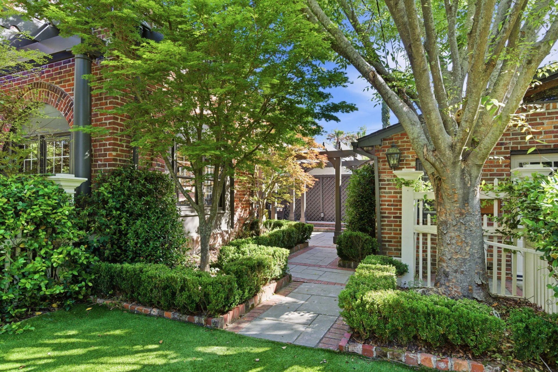 56 Parkwood Avenue Photo 44