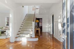 56 Parkwood Avenue photo 4