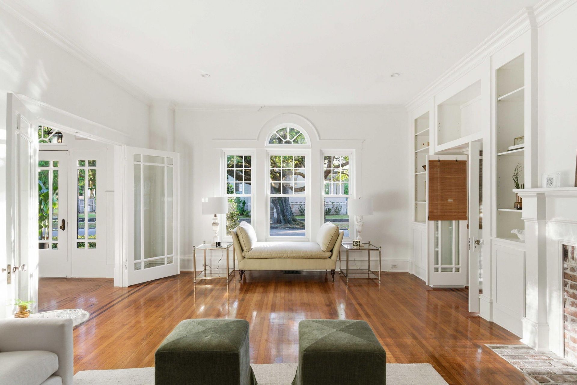 56 Parkwood Avenue Photo 8