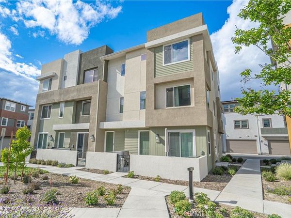 27154 Valley Oak Place, Valencia, CA 91381