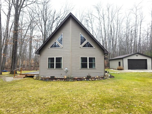 2165 Red Oak Trail, Indian River, MI 49749