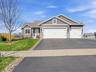 933 Aspen Circle, Watertown, MN 55388