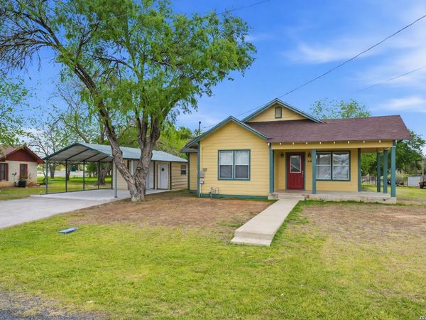 604 Schneider, Poth, TX 78147