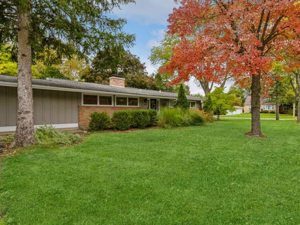 505 S Butterfield Road , Libertyville, IL 60048