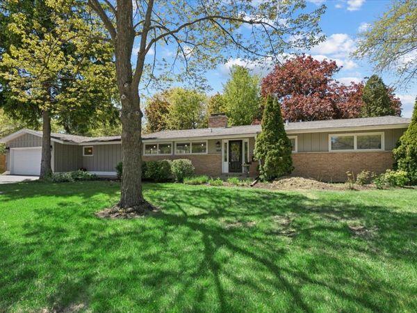505 S Butterfield Road, Libertyville, IL 60048
