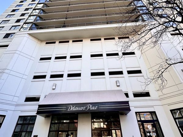 33 W Delaware Place, Unit 7C, Chicago, IL 60610