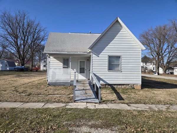 213 E Page Street, Vandalia, MO 63382