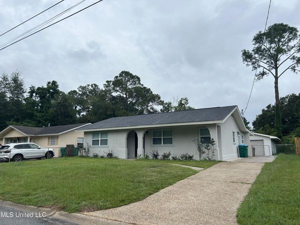 111 Linda Circle, Ocean Springs, MS 39564