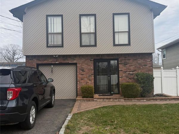 41 Oakley Avenue , Massapequa, NY 11758