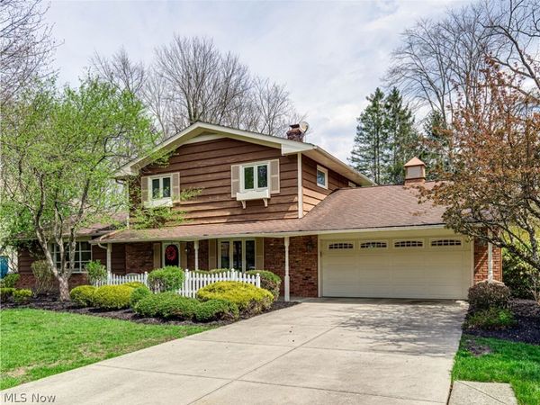 7823 Oakhurst Circle , Brecksville, OH 44141