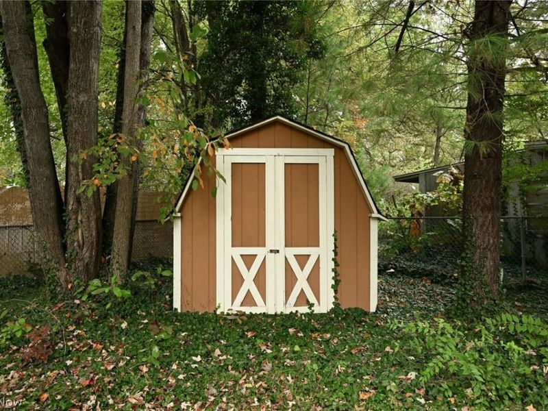 7823 Oakhurst Circle, Brecksville, OH 44141 Photo 32