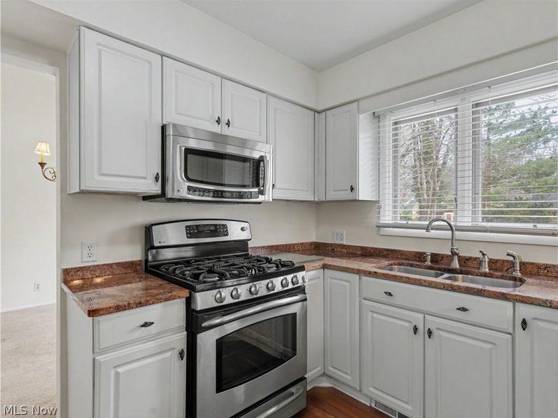 7823 Oakhurst Circle, Brecksville, OH 44141 Photo 5