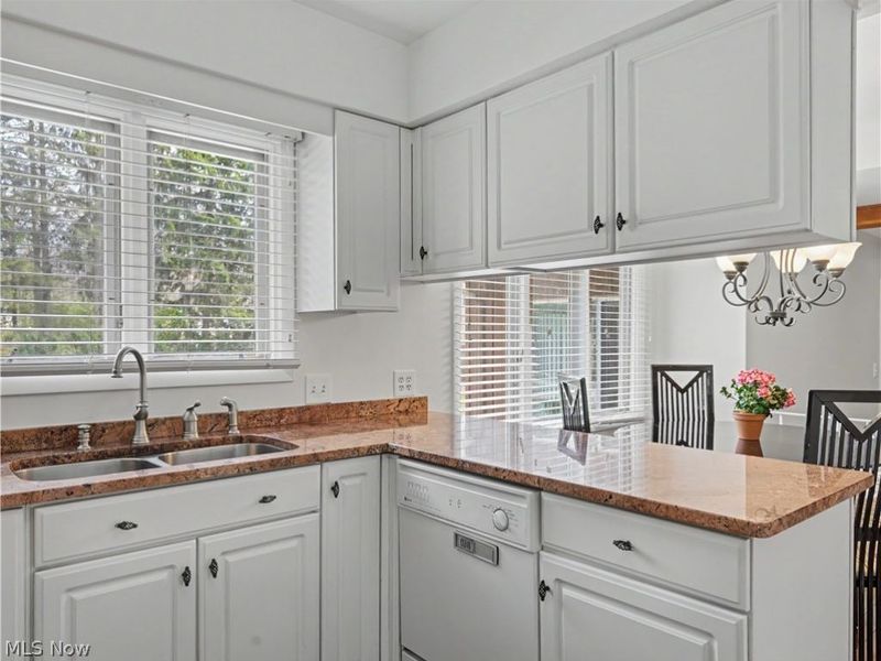 7823 Oakhurst Circle, Brecksville, OH 44141 Photo 7