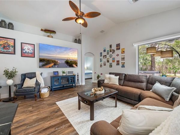 219 Glen Eagle CIR, NAPLES, FL 34104