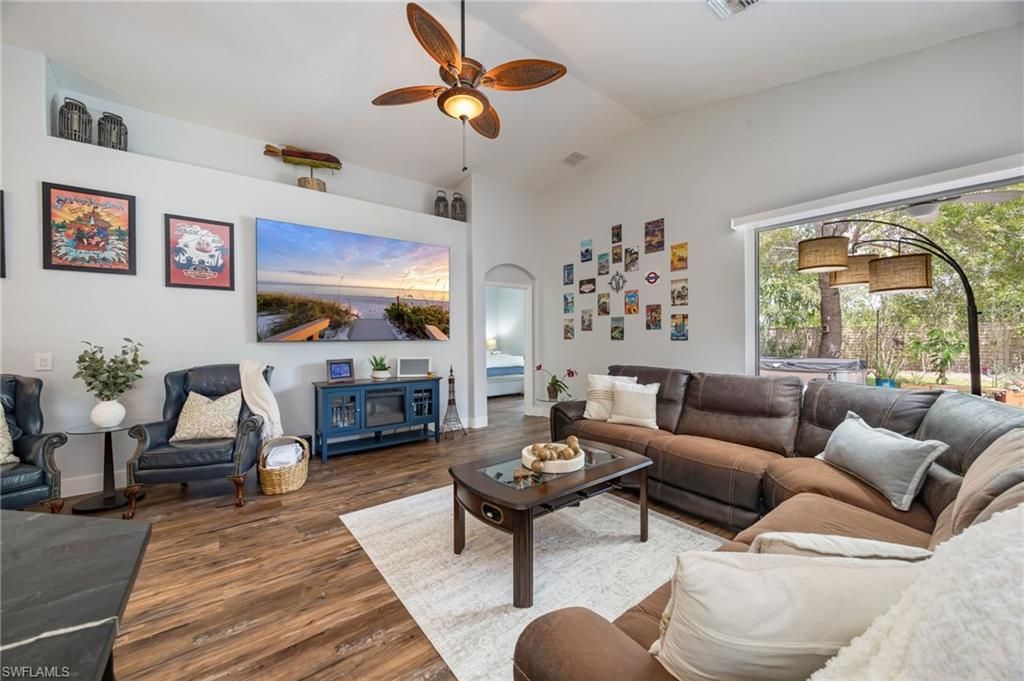 219 Glen Eagle Cir, Naples, FL 34104 Photo