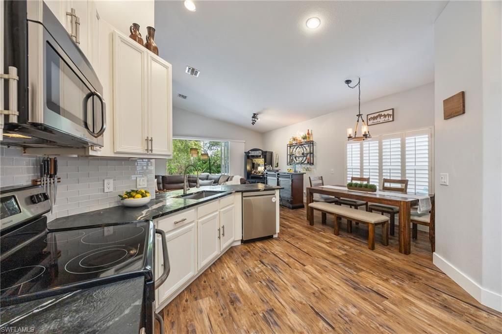 219 Glen Eagle Cir, Naples, FL 34104 Photo