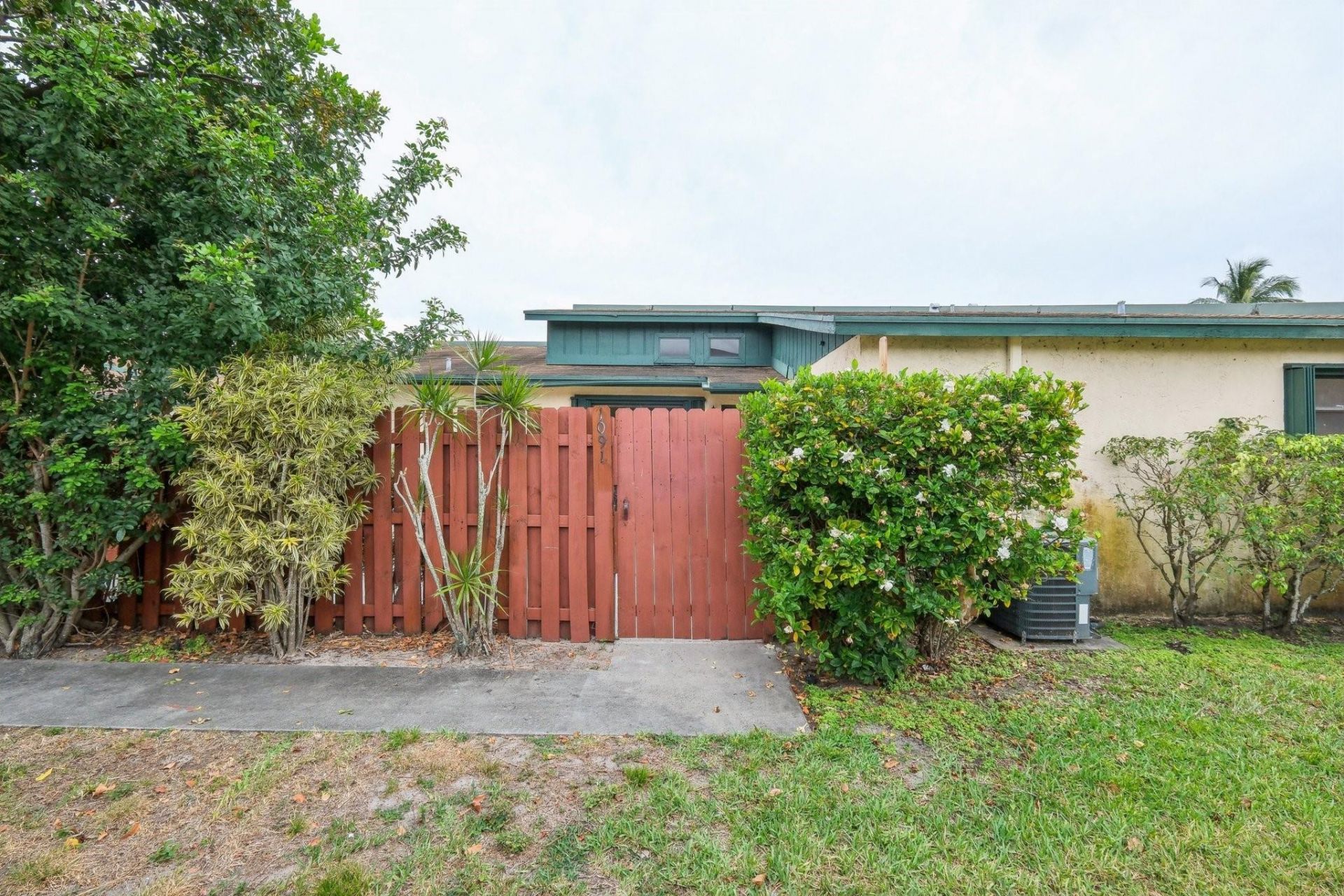 1091 Manor Drive, Palm Springs, FL 33461 Photo