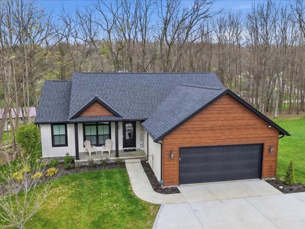 353 Valleybrook Circle , Howard, OH 43028