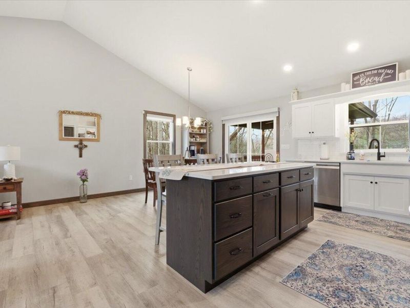 353 Valleybrook Circle, Howard, OH 43028 Photo 6