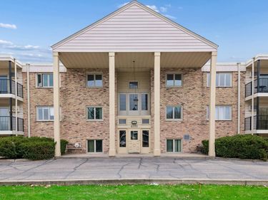 4351 Parklawn Avenue, Unit 205E, Edina, MN 55435