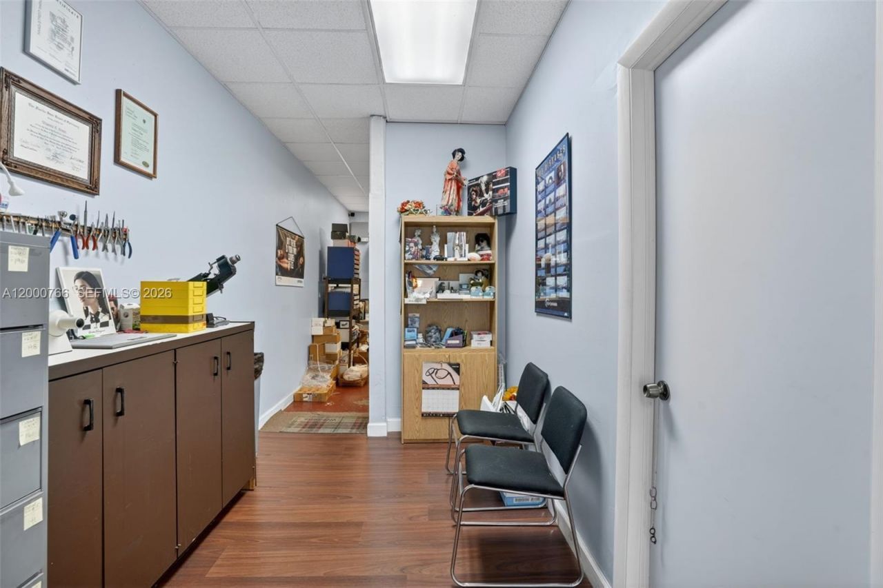 8562 SW 8th St, Miami, FL 33144 Photo