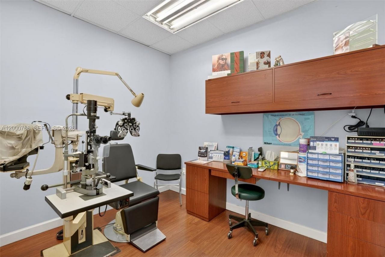 8562 SW 8th St, Miami, FL 33144 Photo