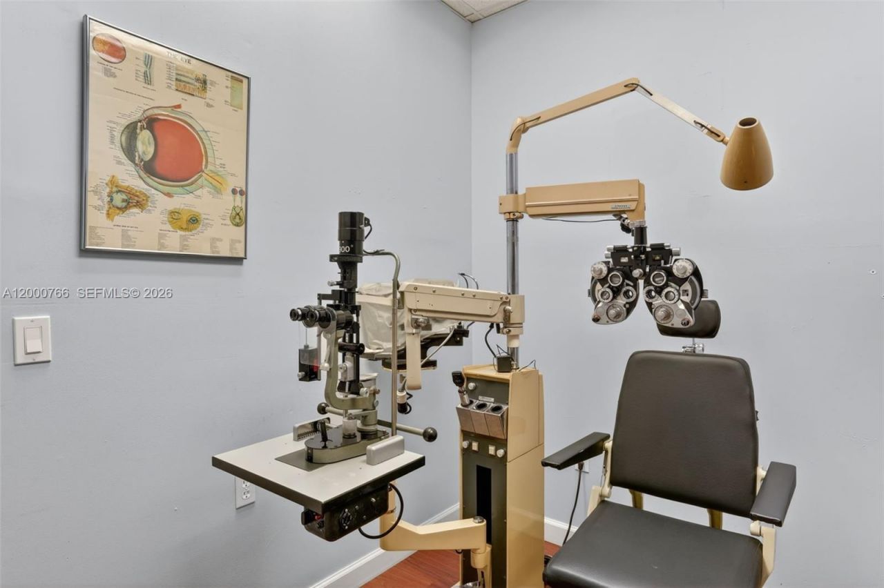 8562 SW 8th St, Miami, FL 33144 Photo