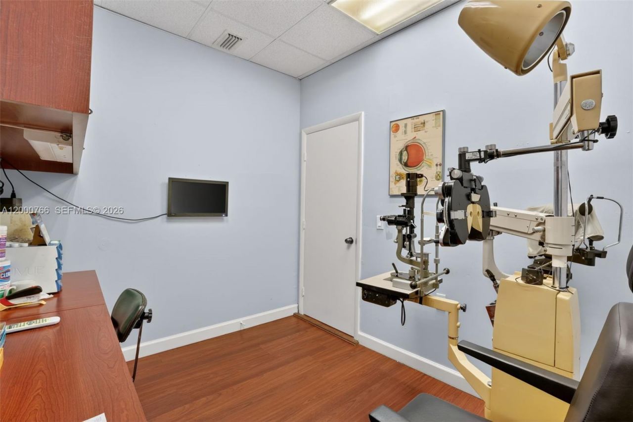 8562 SW 8th St, Miami, FL 33144 Photo