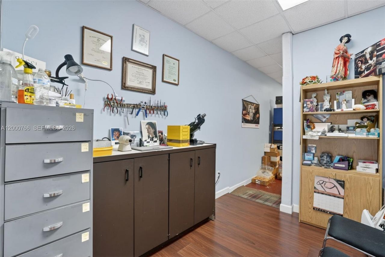 8562 SW 8th St, Miami, FL 33144 Photo