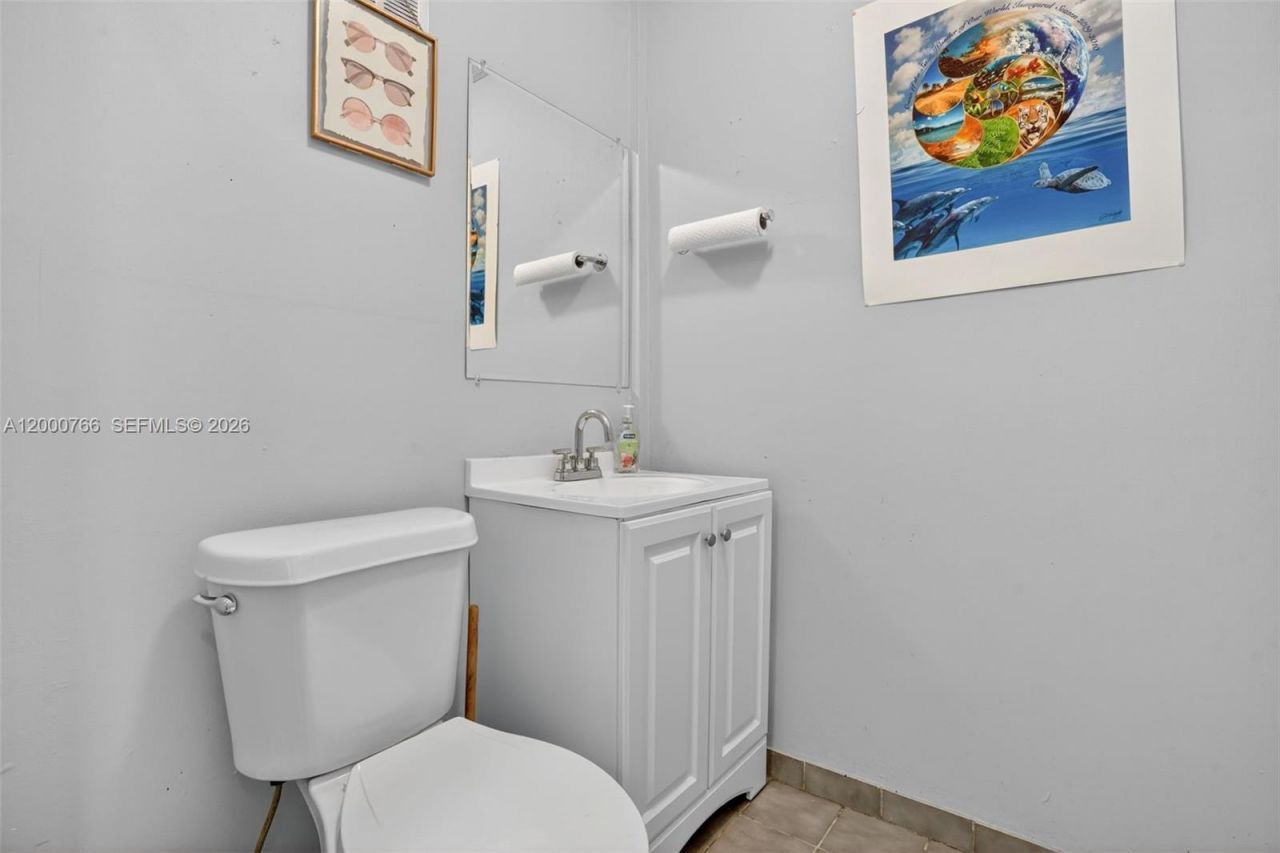 8562 SW 8th St, Miami, FL 33144 Photo