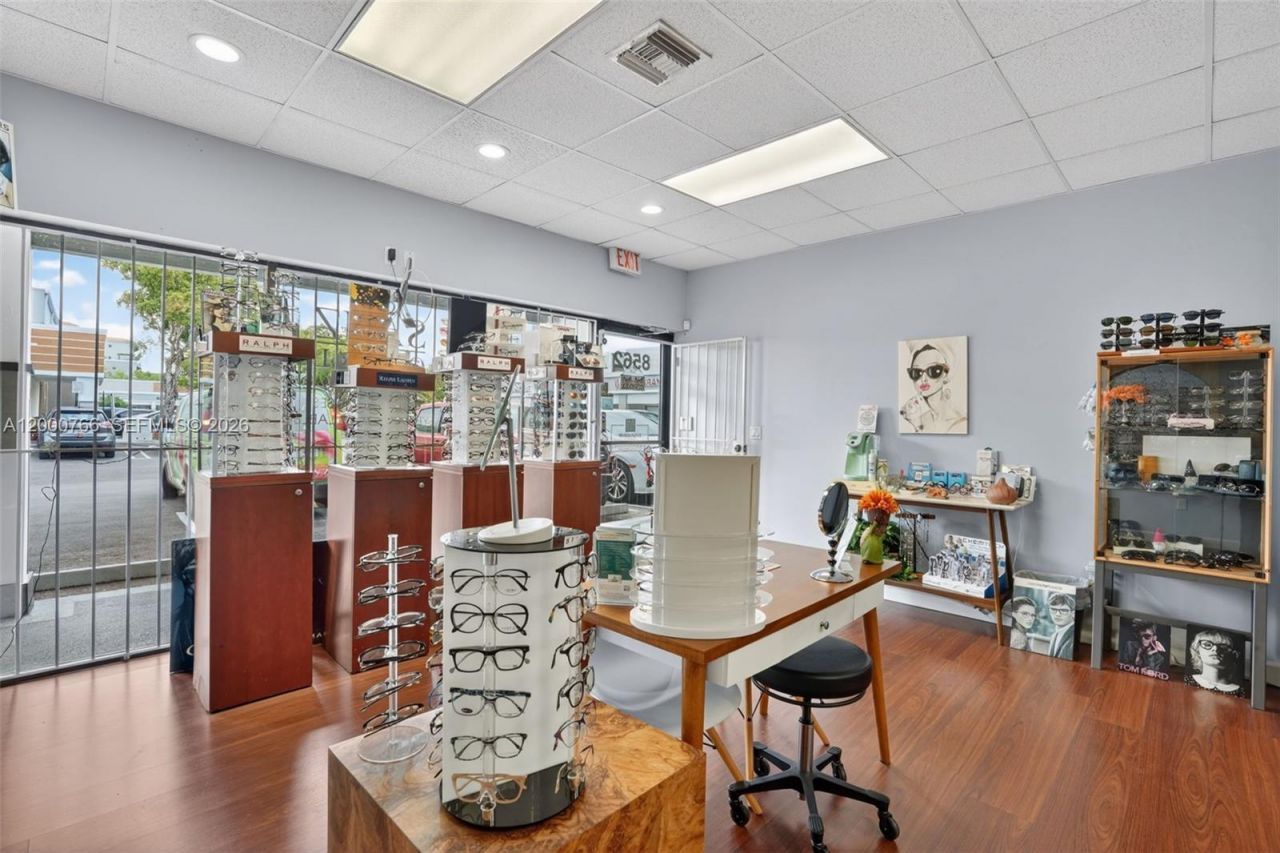 8562 SW 8th St, Miami, FL 33144 Photo