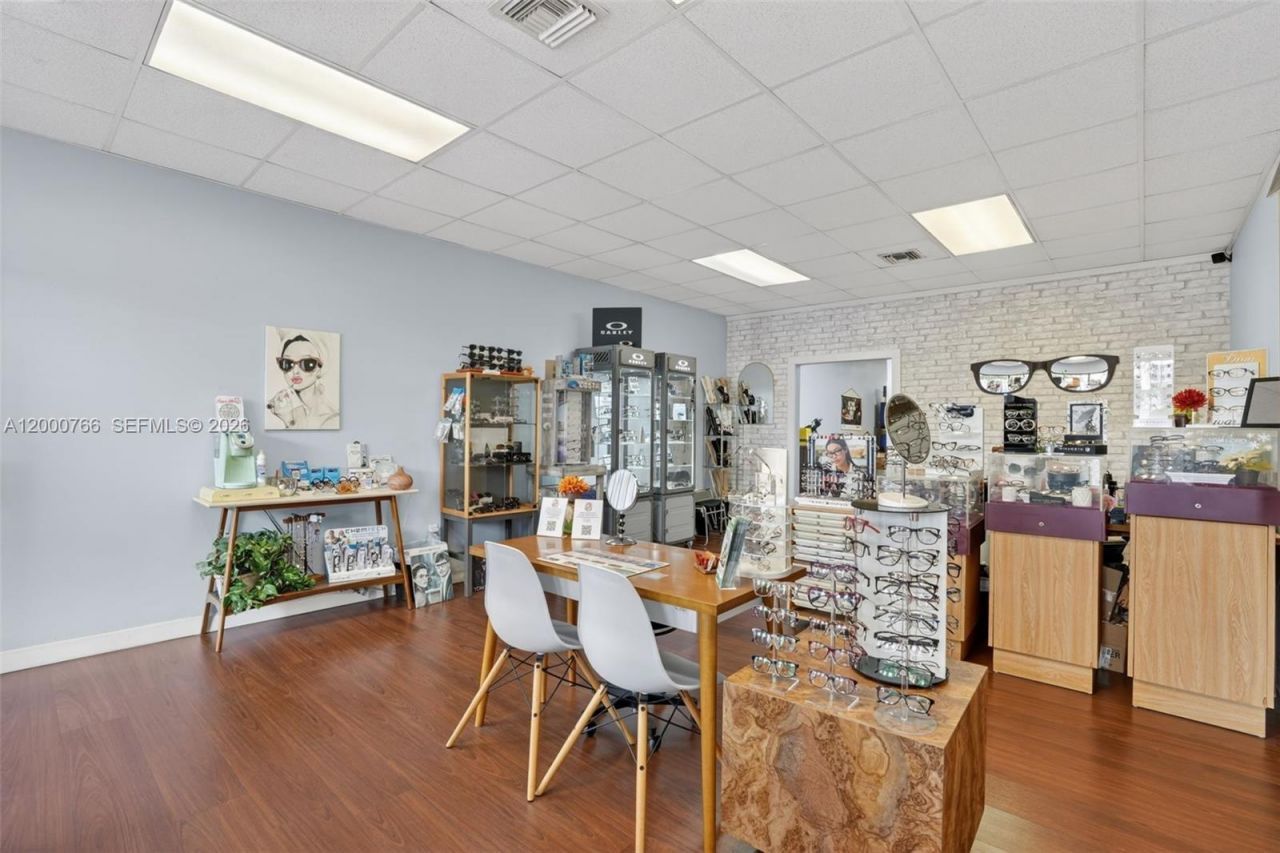 8562 SW 8th St, Miami, FL 33144 Photo