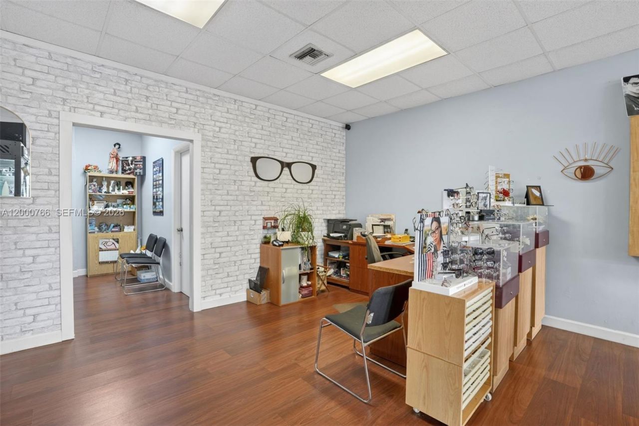 8562 SW 8th St, Miami, FL 33144 Photo