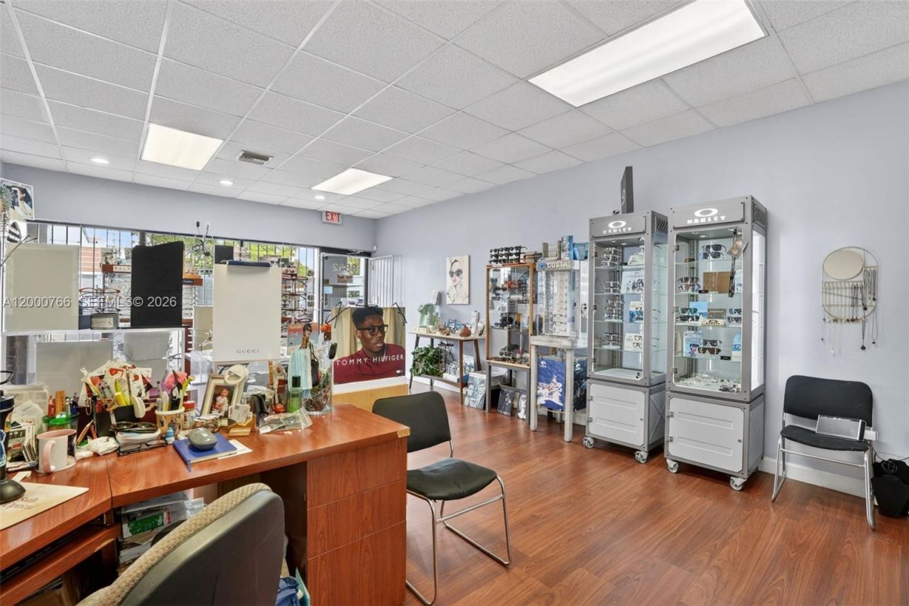 8562 SW 8th St, Miami, FL 33144 Photo