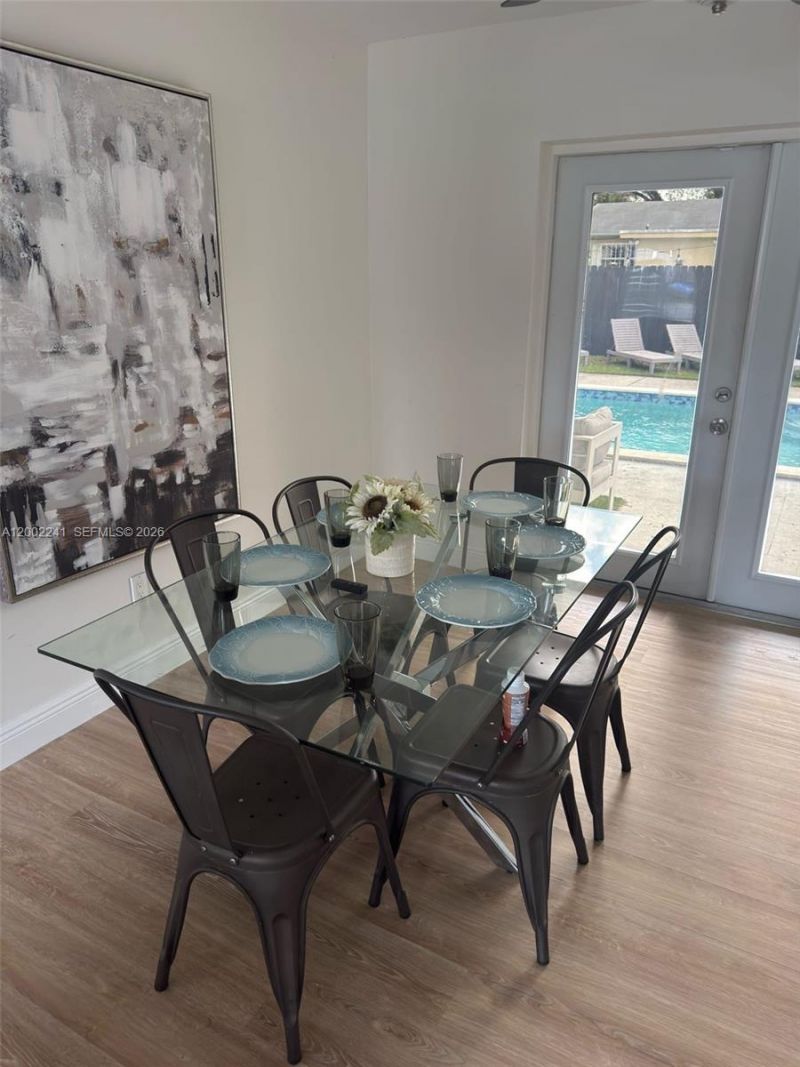 560 NE 161st St, Miami, FL 33162 Photo