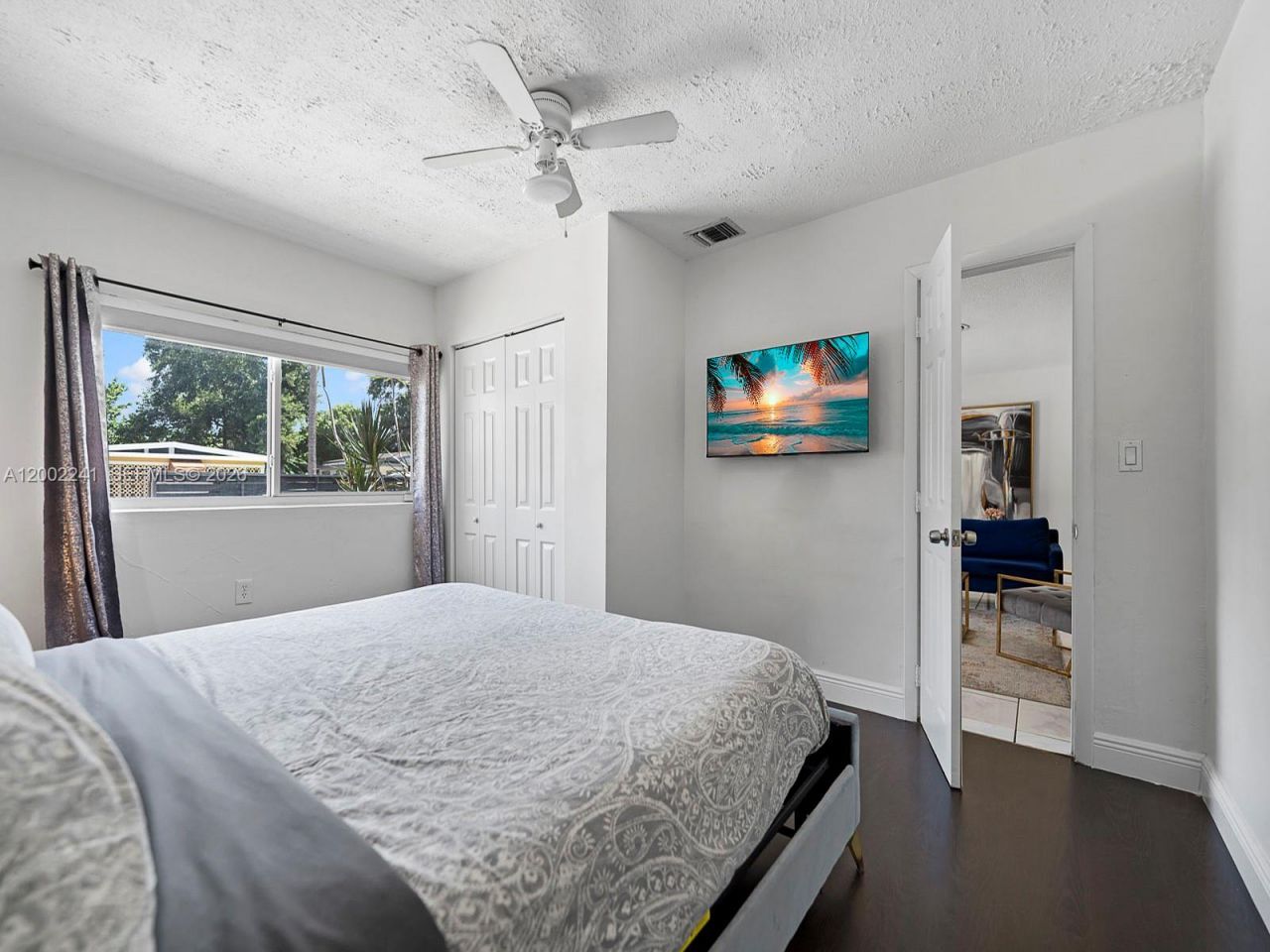 560 NE 161st St, Miami, FL 33162 Photo